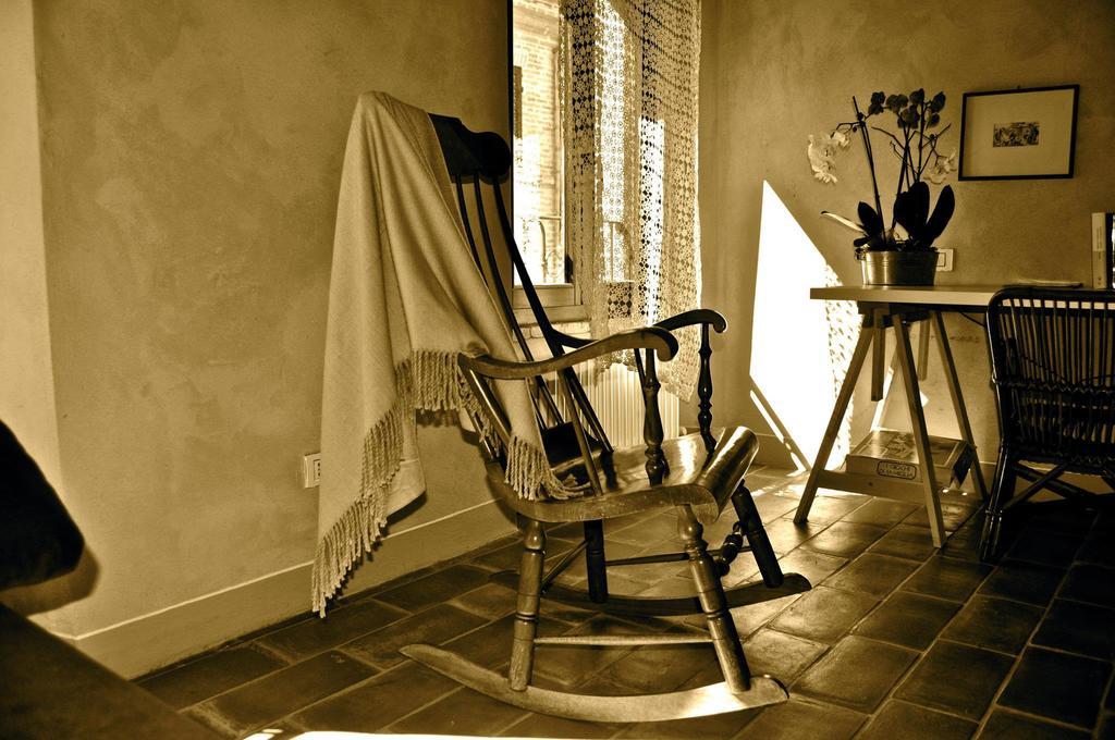 Pomarancio Bnb Saludecio Bilik gambar