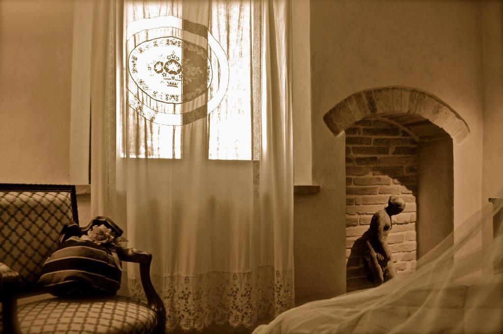 Pomarancio Bnb Saludecio Bilik gambar